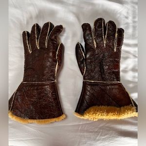 Avirex vintage bomber flight gloves. Rare and in like new condition.